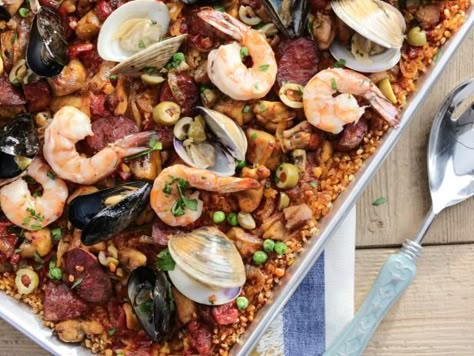 Valerie's Super Easy Oven Paella Valerie's Home Cooking Recipes, Seafood Cioppino, Valerie Bertinelli Recipes, Paella Recipes, Rice In The Oven, Food Network Chefs, Tv Recipes, Chefs Recipes, Home Cooking Recipes