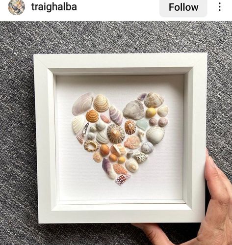 Pebble And Shell Art Ideas, See Shells Craft, Art With Seashells Diy Ideas, Seashell Gifts Diy, Pebble And Shell Art, Shell Pictures Art, Crafts With Shells For Kids, Things To Do With Sea Shells Artwork, Seashell Diy Crafts