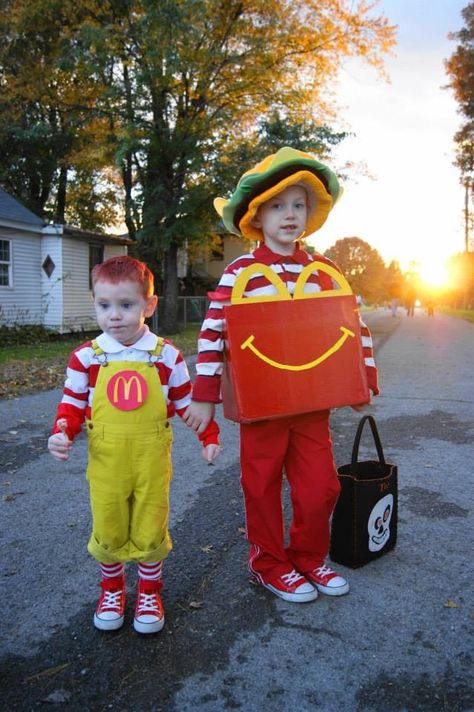 Ronald McDonald & Cheeseburger Happy Meal costumes for Halloween! Matching brothers costumes. We received a ton of compliments on these costumes. Happy Meal Costume, Jesus Costume, Homemade Costumes For Kids, Food Halloween Costumes, Food Costumes, Homemade Costume, Costume Works, Homemade Halloween Costumes, Homemade Costumes