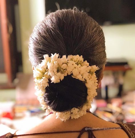 Michelle Rai on Instagram: “Low bun with gajra✨ @vidyatikari  @levospalon @cosmoprofbeauty @vaidaartigomes  #lowbunhairstyle #withgajrabun #weddinghairstyles…” Bun With Gajra, Hair Bun Design, Trendy Bun, Low Bun Wedding Hair, French Roll Hairstyle, Hair Style On Saree, Double Buns, Hairstyles Design, Wedding Bun Hairstyles