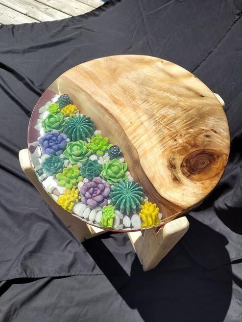 Resin Round Table, Round Wood Resin Table, Resin Plant Pot, Succulent Resin Table, Resin For Beginners, Resin Succulent, Round Geode Resin Art, Using Resin, Round Table