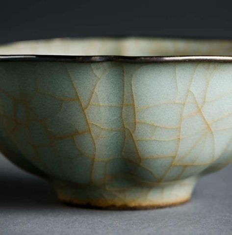 One of the Best Crackle Glaze Recipe For Your Pottery - Spinning Pots Cracked Glaze Ceramics, Crackle Glaze Recipe, Crackle Glaze Ceramics, Glazes For Pottery Recipes, Glazing Ideas For Pottery, Glaze Recipes Ceramics, Pottery Glaze Recipes, Pottery Spinning, White Glaze Recipe