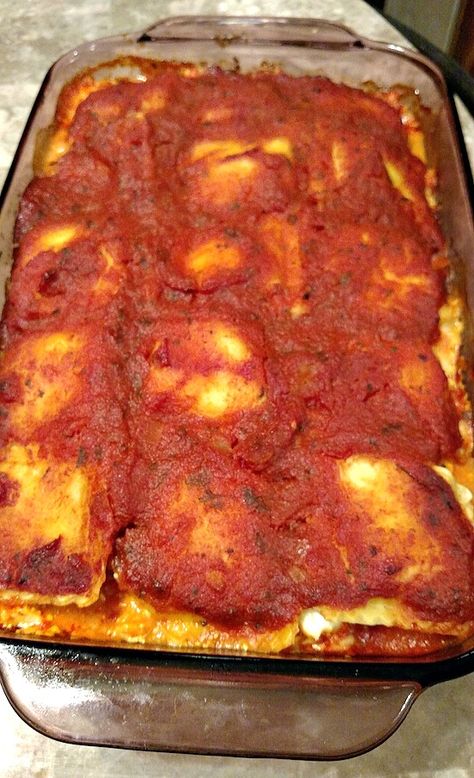 Ravioli Chicken Recipe, Baked Chicken Ravioli Recipe, Chicken And Ravioli Recipes Dinners, Chicken Cheese Ravioli Recipe, Chicken And Cheese Ravioli Recipes, Ravioli Recipe Chicken, Chicken Parmesan Ravioli, Chicken Ravioli Bake, Cheese Ravioli With Chicken