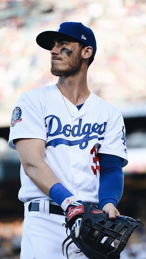 Bellinger Dodgers, Hot Baseball Players, La Dodgers Baseball, Dodgers Girl, Corey Seager, Cody Bellinger, Baseball Guys, Baseball Boys, Dodgers Baseball