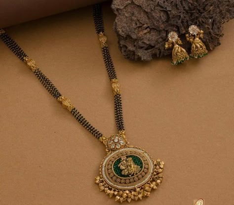 Antique Mangalsutra Designs Gold, Stylish Jewelry Gold, Antique Mangalsutra, Mangalsutra Designs Gold, Fine Jewelry Necklace, Mangal Sutra, Jewellery Aesthetic, Gold Jewelry Outfits, Antique Necklaces Design