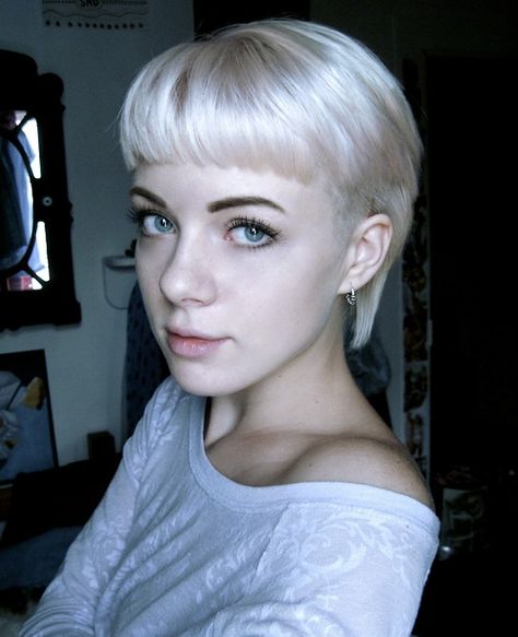 color. bright white blonde Short Punk Hair, Short Grunge Hair, Short Hair Undercut, Super Short Hair, Punk Hair, Edgy Hair, Alternative Hair, Mullet Hairstyle, Hair Color Dark