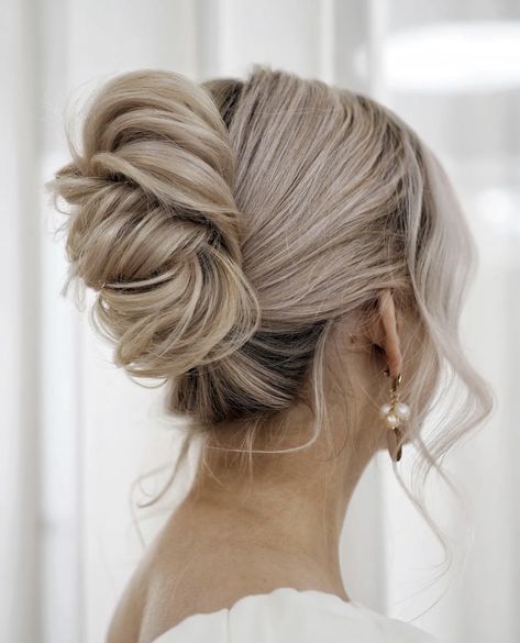 Wedding Hair V Neck Dress, Mid Updo Wedding Hair, Middle Bun Wedding Hair, Loose French Twist Wedding, Mid Updo Hairstyles, High Bridal Updo With Veil, French Twist Wedding Hair, Bridal French Twist, Modern French Twist