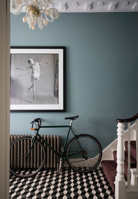 FARROW & BALL PAINT INSPIRATION - Arthur Lee Arthur Lee Farrow And Ball Inchyra Blue, Farrow And Ball Wallpaper, Farrow And Ball Living Room, Hallway Paint Colors, Blue Hallway, Farrow Bal, Hallway Paint, Oval Room Blue, Hallway Colours