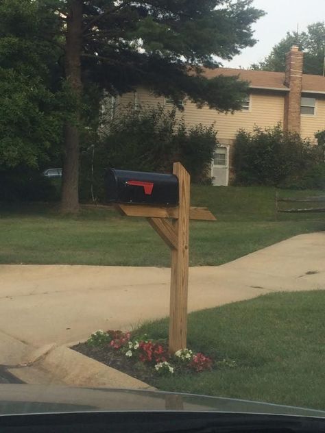 Farmyard Landscaping, Mailbox Landscaping Ideas, Farmhouse Mailboxes, Canoe Storage, Old Mailbox, Wooden Mailbox, Well House, Large Mailbox, Mailbox Landscaping