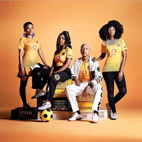 Soccer Team Photoshoot, Football Fashion Photography, Soccer Fashion Photography, Shoot Magazine Football, Clothing Poses, Football Editorial, Preschool Yearbook, Sportswear Photoshoot, Sporty Photoshoot