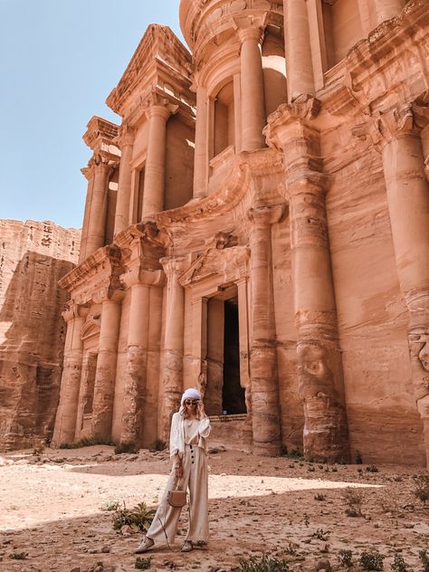 Petra Petra Outfits Jordan, Petra Picture Ideas, Petra Jordan Photo Ideas, Jordan Petra Aesthetic, Petra City Jordan, Ancient City Of Petra, City Of Petra, Petra Jordan, Glamping Resorts