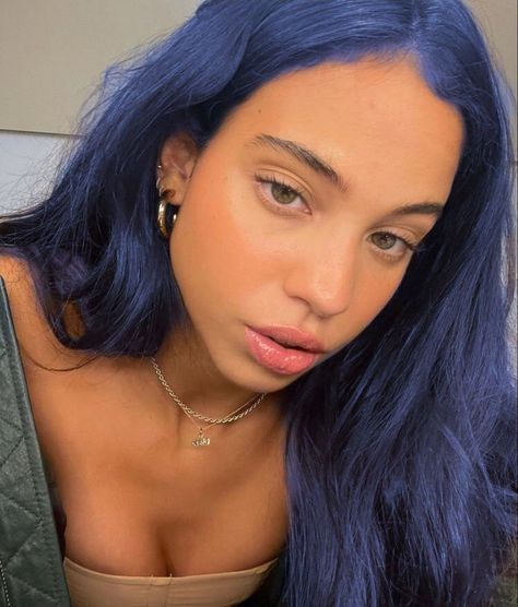 Blue Natural Hair, Dark Teal Hair, Bright Blue Hair, Short Blue Hair, Light Blue Hair, Dark Blue Hair, Zodiac Academy, Brown Hair Dye, Hairstyles For Layered Hair