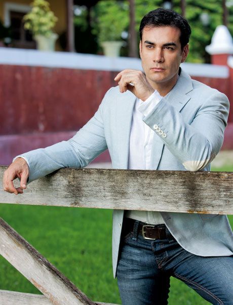 David Zepeda Latino Actors, William Levi, Aaron Diaz, David Zepeda, Womens Beach Fashion, Womens Fashion Casual Fall, Womens Fashion Casual Winter, Actrices Hollywood, Beach Beauty