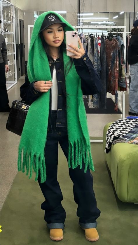 Scarf And Cap Outfit, Y2k Winter Outfits Aesthetic, Green Scarf Outfit, Big Scarf Outfit, Scarves Outfits, Fits Winter, Aesthetic Fall Outfits, Fits Fall, Y2k Inspo