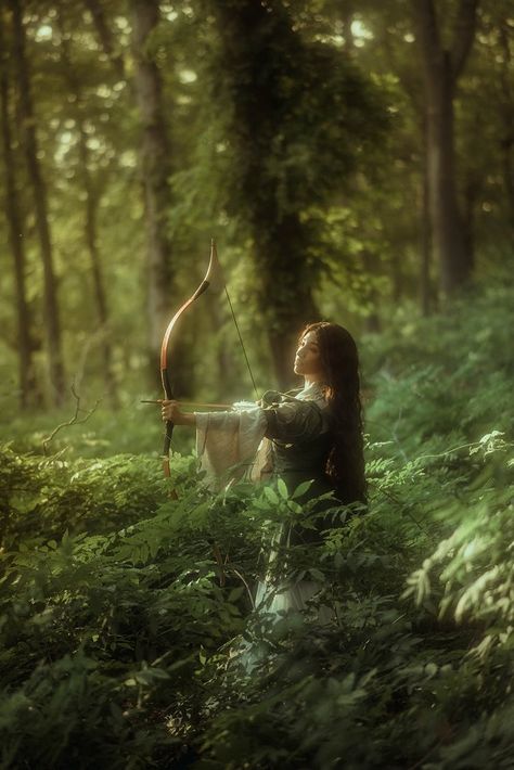 Forest Elf Aesthetic, Woodland Elves, Princess Photography, Woodland Elf, Fairy Photoshoot, Lost Lands, Forest Elf, Dreamy Photography, Fotografi Vintage