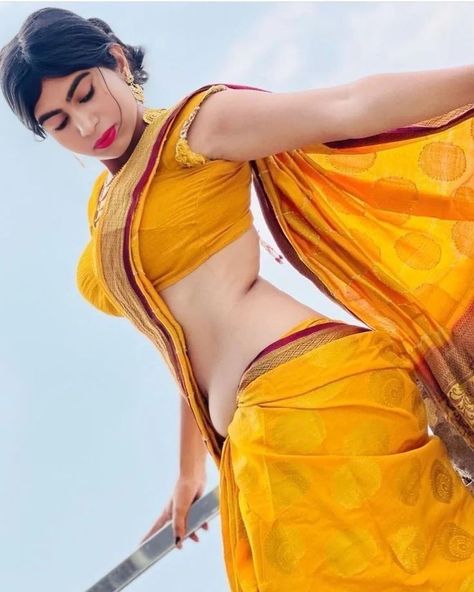 Neha Singh, Saree Women, Celebrity Casual Outfits, Blouse Back, Hot Women Dress, Beautiful Dresses Short, Beautiful Smile Women, Indian Beauty Saree, Insurance