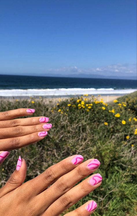 Pink Nails Line Design, Pink And Dark Pink Nails, Light And Dark Pink Nails, Pink Squiggle Nails, Tik Tok Nails, Squiggle Nails, Pink Era, Dark Pink Nails, Funky Nail Designs