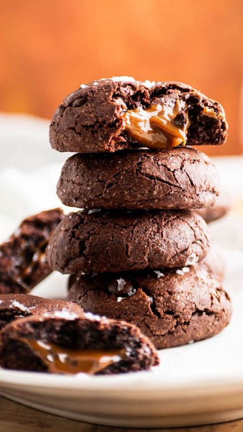 Salt Cookies Recipe, Stuffed Chocolate Cookies, Chocolate Caramel Cookies, Homemade Salted Caramel, Cookie Crunch, Blueberry Cookies, Gourmet Cookies, Caramel Cookies, Cookies Chocolate