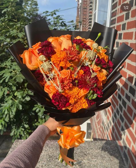 Halloween Theme Bouquet, Thanksgiving Flower Bouquets, Spooky Bouquet, Halloween Flower Arrangements, Halloween Bouquet, Become A Florist, Halloween Floral Arrangements, Satin Flowers Diy, Ribbon Flowers Bouquet