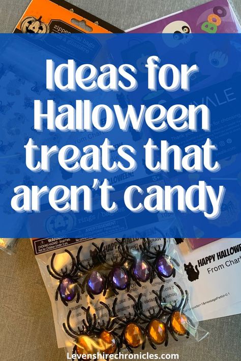 ideas for halloween treats that aren't candy Candy Alternatives, I Love Halloween, Candy Halloween, Fun Halloween Crafts, Halloween Candy Bags, Toddler Bag, Ideas For Halloween, Toddler Halloween Costumes, Love Halloween