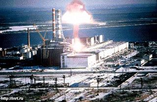 Reactor 4 at the Chernobyl nuclear plant, as it exploded. http://www.pinterest.com/cynthetic14/history/ Nuclear Aesthetic, Chernobyl Aesthetic, Pollution Pictures, Chernobyl 1986, Nuclear Explosion, Chernobyl Nuclear Power Plant, Nuclear Power Station, Chernobyl Disaster, Nuclear Disasters