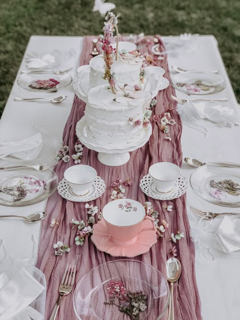 Scarlett's Secret Garden Tea Party - Kirsten Kizerian - West End Girl Tea Party Tablecloth, Tea Time Party Decoration, Garden Tea Wedding Reception, Garden Tea Party Ideas For Adults, Feminine Tea Party, England Tea Party Decor, Simple Tea Party Ideas Table Settings, Tea Garden Party Ideas, Afternoon Tea Ideas Decorations Table Settings Garden Parties