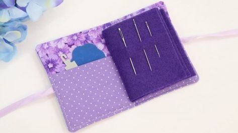 Basic Sewing Kit, Cute Sewing Projects, Basic Sewing, Book Pins, Needle Holder, Needle Cases, Scrap Fabric, Diy Holder, Needle Book