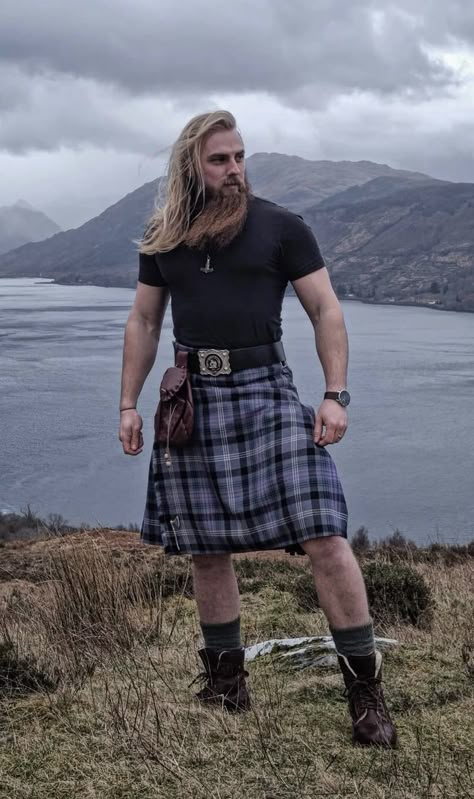 Kilt Men Fashion, Hot Scottish Men, Scottish Skirt, Scotland Men, Guys In Skirts, Scottish Dress, Wool Tartan Fabric, Scottish Clothing, Scottish Man