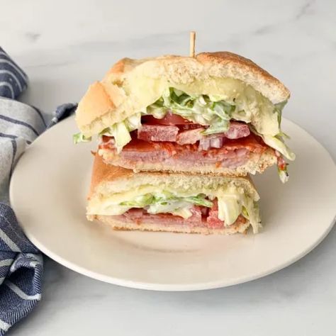 Grinder Salad Sandwich – Keeping On Point Grinder Salad Sandwich, Grinder Salad, Chicken Cheesesteak, Grinder Sandwich, Keeping On Point, Cheese Steak Sandwich, Filling Lunch, Sandwich Ingredients, Points Recipes