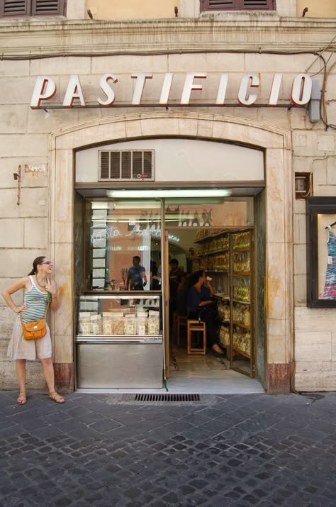 pastaficio exterior Pasta Market, Rome Spanish Steps, What To Do In Rome, Pasta Shop, Cheap Lunch, Pasta Restaurants, Things To Do In Rome, Spanish Steps, Pasta Bar