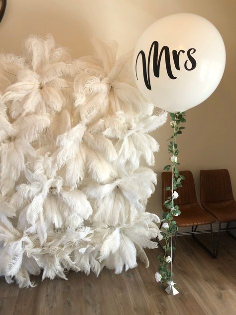 Feather Backdrop For Weddings & Events. Feather Backdrop Diy, Feather Wedding Backdrop, Feather Wall Backdrop, White Feather Party Decor, White Feather Backdrop, White Feather Wedding Decor, Feather Wedding Arch, White Feather Wall Backdrop, Feather Backdrop