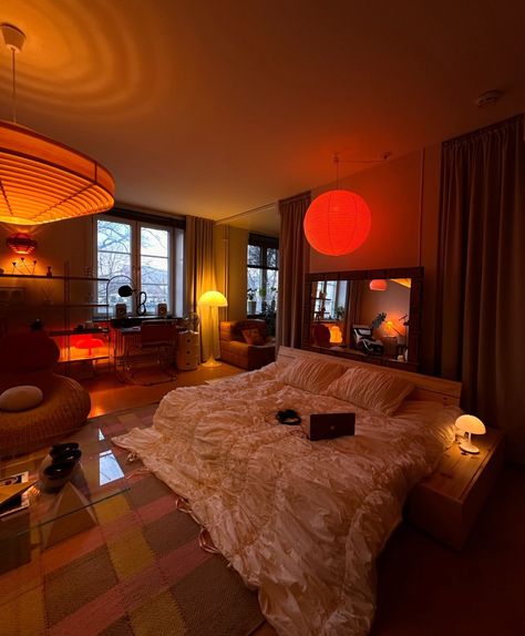 Lighting Mid Century Modern, Orange Lighting, Lighting Mid Century, Dream Apartment Decor, Future Apartment Decor, Apartment Aesthetic, Dream House Rooms, Apartment Decor Inspiration, Dream Room Inspiration