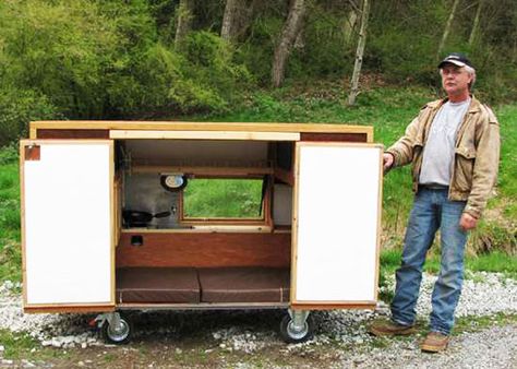 mobile business - Paul Elkin inventor, bike-maker created this rolling home and storefront combo for the urban homeless -- well designed, secure and watertight structure on wheels. How great is that? Cheap Paneling, Homeless Shelter Ideas, Homeless Shelter Design, Homeless Housing, Purify Water, Portable Shelter, Shelter Design, Emergency Shelter, Homeless Shelter