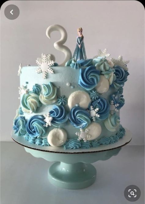 Simple Frozen Cake, Frozen Buttercream Cake, Easy Frozen Cake, Frozen Cake Ideas, Fondant Snowflakes, Snowflake Wedding Cake, Elsa Birthday Cake, Frozen Birthday Party Cake, Frozen Themed Birthday Cake