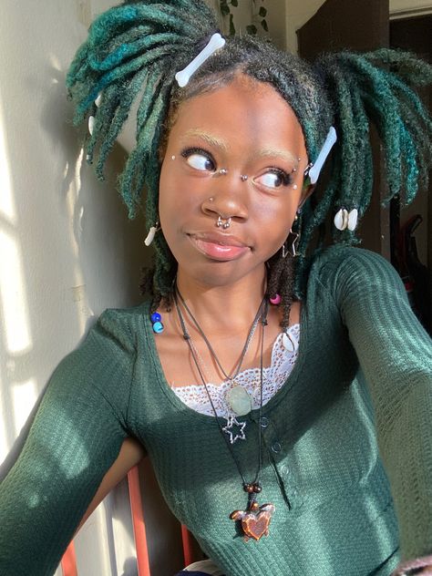 Locs Hair Clips, Colorful Dreads Black Women, Locs With Clips, Outfits With Green Hair, Locs With Hair Clips, Alt Locs, Dark Green Locs, Aprilcore Aesthetic, Green Hair Black Women