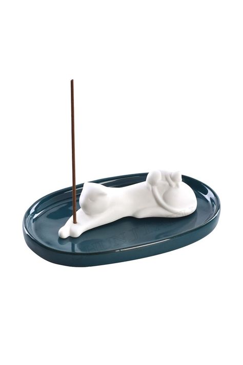 Line Incense Burner Ceramic Sculpture Small Cat With Ellipse Dish Stick Incense Holders，China shunjiafu professional production enterprises direct sales。 Cat Insence Holder, Cat Incense Holder, Ceramic Incense Burner, Small Kitten, Ceramic Holder, Stick Incense, Small Kittens, Ceramic Incense, Incense Sticks Holder