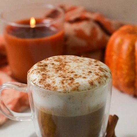 Vegan Pumpkin Spice Latté - Naturallie Plant-Based Wfpb Breakfast, Vegan Pumpkin Spice Latte, Homemade Pumpkin Spice Latte, Vegan Pumpkin Spice, Green Tea And Honey, Fall Vegan Recipes, Vegan Whipped Cream, Homemade Pumpkin Spice, Free Meal Plans