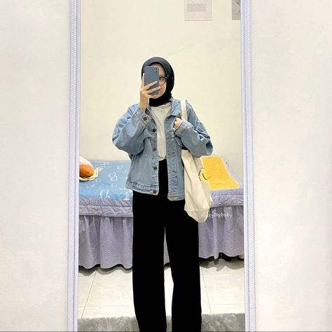 How To Style Denim Jacket With Hijab, Jeans Hijab Outfit Casual, Ootd Jaket Jeans Hijab, Ootd Jacket Jeans Hijab, Ootd Hijab Jeans Style, Ootd Denim Jacket Hijab, Ootd Jaket Denim, Jacket Jeans Outfit Hijab, Jeans Jacket Outfit Hijab