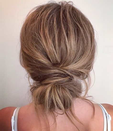 Messy Wrapped Chignon Nursing Hair, Updo Cabello Natural, Messy Chignon, Chignon Updo, Diy Updo, Trendy Updos, Easy Updo, Easy Updo Hairstyles, Fringe Bangs