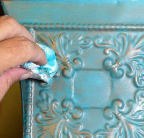 Patina Diy, Faux Paint Finishes, Faux Painting Techniques, Painting Hacks, Unique Headboards, Patina Paint, Cabinet Painting, Patina Metal, Thrift Store Decor