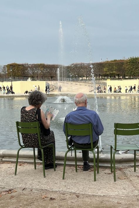 People Watching Drawing, People In Public Photography, People Watching Photography, People Watching Aesthetic, Everyday People Photography, People Walking Together, People At The Park, Paris People, People In Public