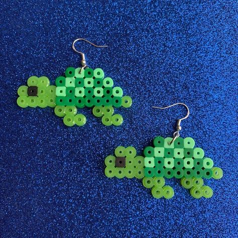 New Handmade Perler Bead Sea Turtle Earrings. The Sea Turtles Are About 1.25 Inches In Height And 2.25 Inches In Width. Hama Beads Turtle, Tom And Jerry Perler Beads, Pearled Bead Earrings, Weezer Perler Beads, Christmas Perler Bead Patterns, Perler Bead Earrings, Perler Earrings, Xmas Beads, Mini Hama Beads