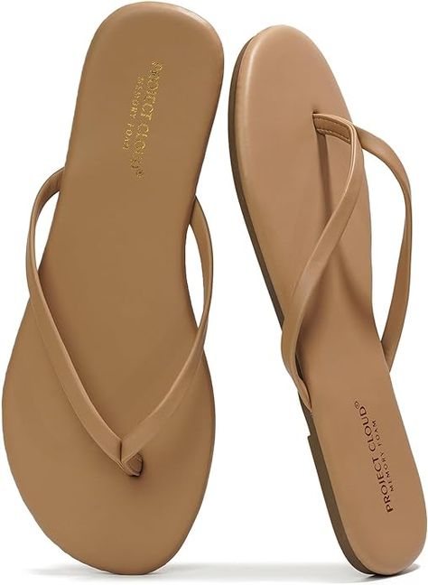 The elegant leather sandals for women are crafted for style and durability. Ideal for various occasions, they provide a sophisticated look while ensuring lasting comfort and quality. Pretty Flat Shoes, Cloud Sandals, Flip Flops For Women, Open Toed Shoes, Foam Slippers, Slippers Womens, Slides For Women, Women Footwear, Flats For Women