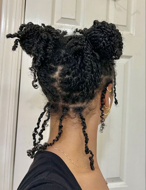 Natural Hair Twists Black Women, Mini Twist With Accessories, Mini Twist On Medium Natural Hair, Beach Hair Black Women, Short Twists Natural Hair Styles, Natural Hairstyles For Black Women Twists, Mini Natural Twist, Styling Twists Natural Hair, Two Strand Twist Natural Hair Short 4c