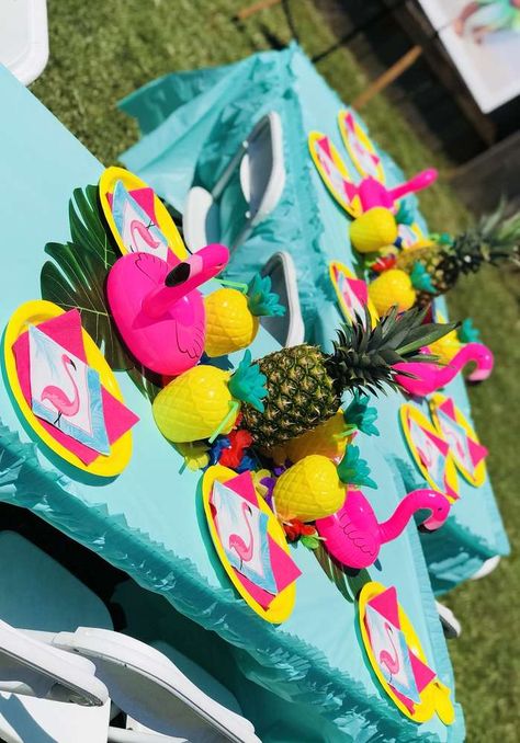 Luau Birthday Party Ideas, Hawaii Birthday Party, Pineapple Birthday Party, Flamingo Pool Parties, Flamingo Themed Party, Tropical Birthday Party, Luau Party Decorations, Pineapple Birthday, Aloha Party