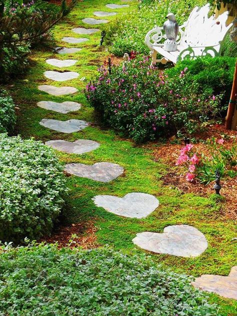 heart shaped walkway Small Garden Path Ideas, Front Garden Path, Brick Garden, Sloped Garden, Gravel Garden, Garden Walkway, Stone Path, Garden Path, Garden Pathway