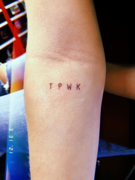 Harry styles inspires tattoo Minimalistic Harry Styles Tattoo, Cute Harry Styles Tattoo Ideas, Hslot Tatoos, Harry Style Inspired Tattoos, Harry Styles Simple Tattoo, Tpwk Tattoo Ideas Harry Styles, Simple Tattoos Harry Styles, Tiny Harry Styles Tattoo, Simple Harry Styles Tattoo