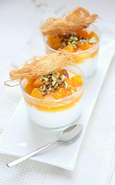 Apricot Dessert Cups with Yogurt Cream, Pistachios and Kadaif Apricot Dessert, Bakes Recipe, Breakfast Dessert Recipes, Trifle Desserts, Dessert Photography, Baking Chocolate, Individual Desserts, Desserts Ideas, Global Cuisine