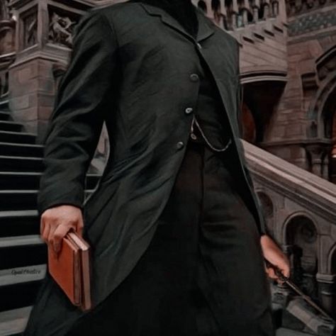 Severus Snape Outfit Aesthetic, Snape Inspired Outfit, Severus Snape Inspired Outfits, Professor Snape Aesthetic, Hogwarts Professor Outfit, Severus Snape Outfit, Snape Outfit, Snape Aesthetic, Severus Snape Aesthetic