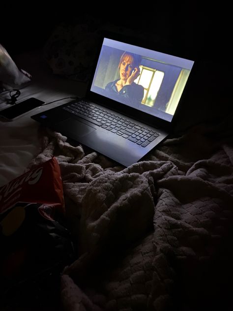 Chilling In Bed Aesthetic, Snapchat Fake Story Night, Fake Snapchat Night, Fake Snap Pics Night, Night Fake Snap, Night Snap Ideas, Fake Pictures Snapchat, Sleep Snap, Candle Photography Dark